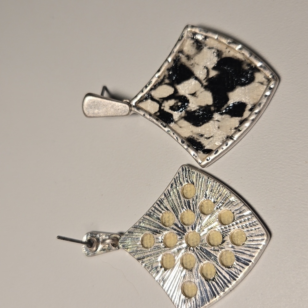 Earrings - Picture 4 of 4